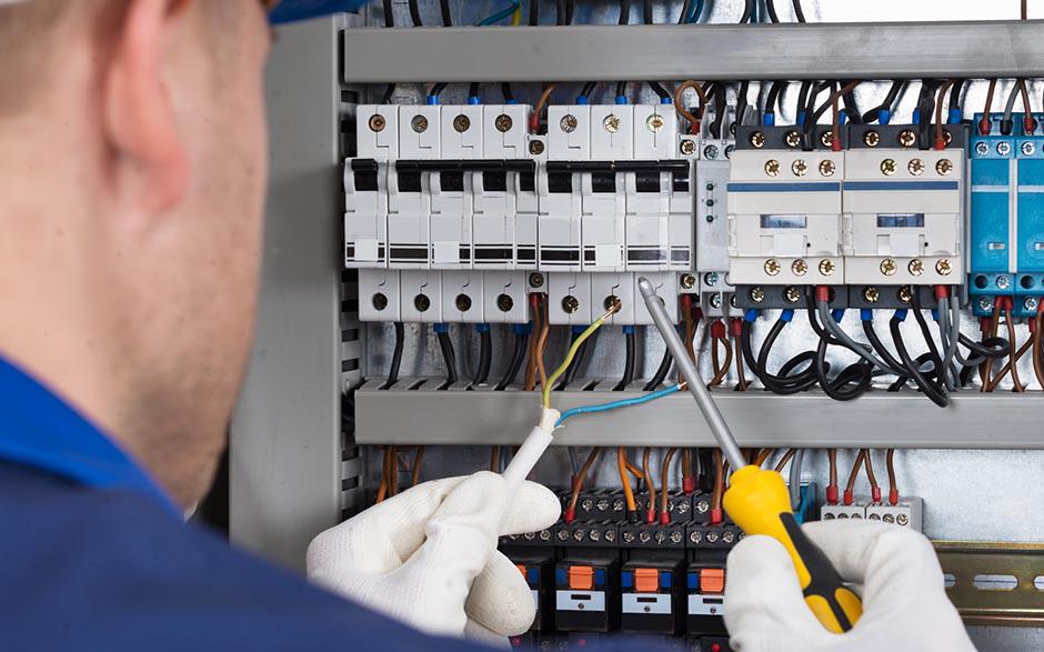 je recherche un électricien Saint-Cyr-l'École